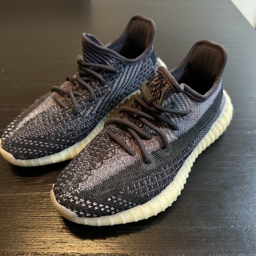 YEEZY BOOST 350 V2 (Carbon)